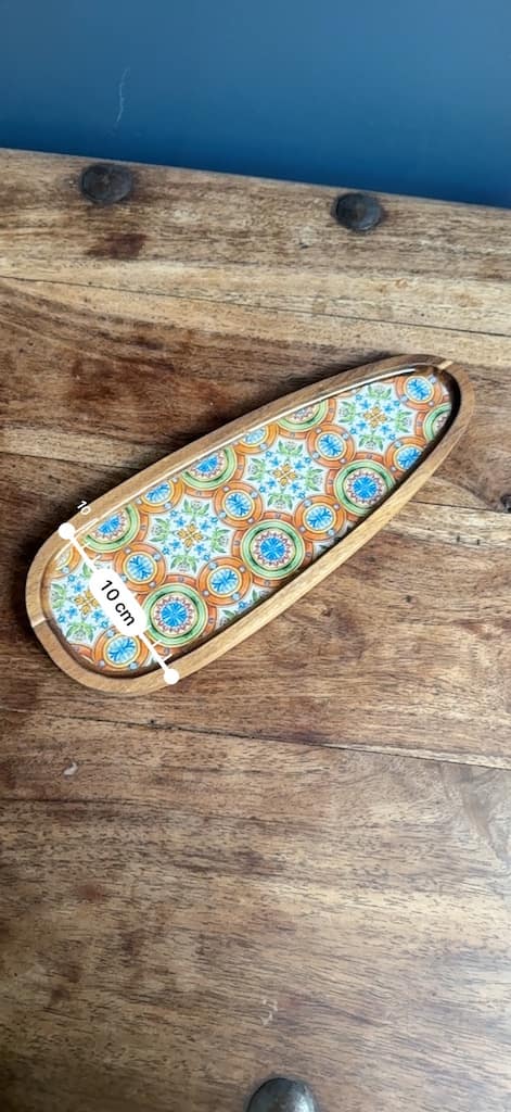 Orange and Green Love Hearts pattern charcuterie droplet tray, resin and acacia wood - Mediterranean home decor by Bonnymia