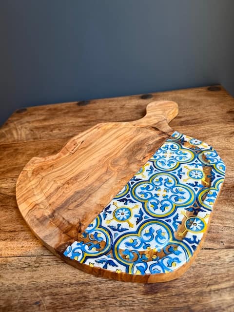 Nanna Blue Hand Painted Maltese Traditional Tile Handle Charcuterie Olive Wood Board 40 cm - Image 8
