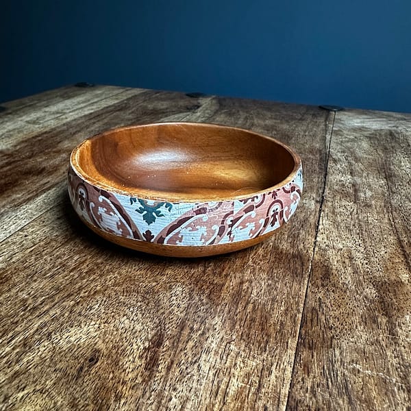 Pink tile-effect monkey pod salad bowl - Mediterranean home decor by Bonnymia