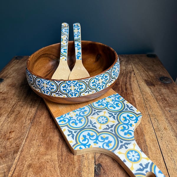 Nanna Blue Painted Effect Tile Gift Set Wood Bowl 26x8 cm, Bamboo Utensils 30cm and Thick Bamboo Board