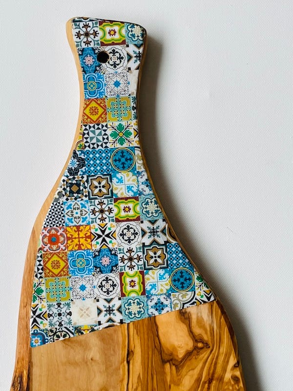 New Mix painted-effect olive wood board - Mediterranean home decor by Bonnymia