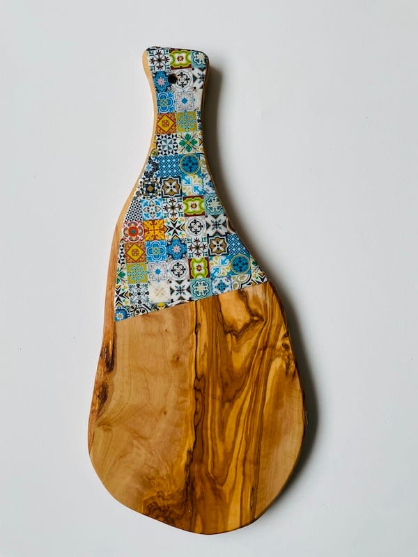 New Mix painted-effect olive wood board - Mediterranean home decor by Bonnymia