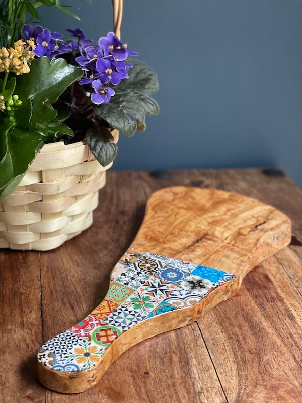 New Mix painted-effect olive wood board - Mediterranean home decor by Bonnymia