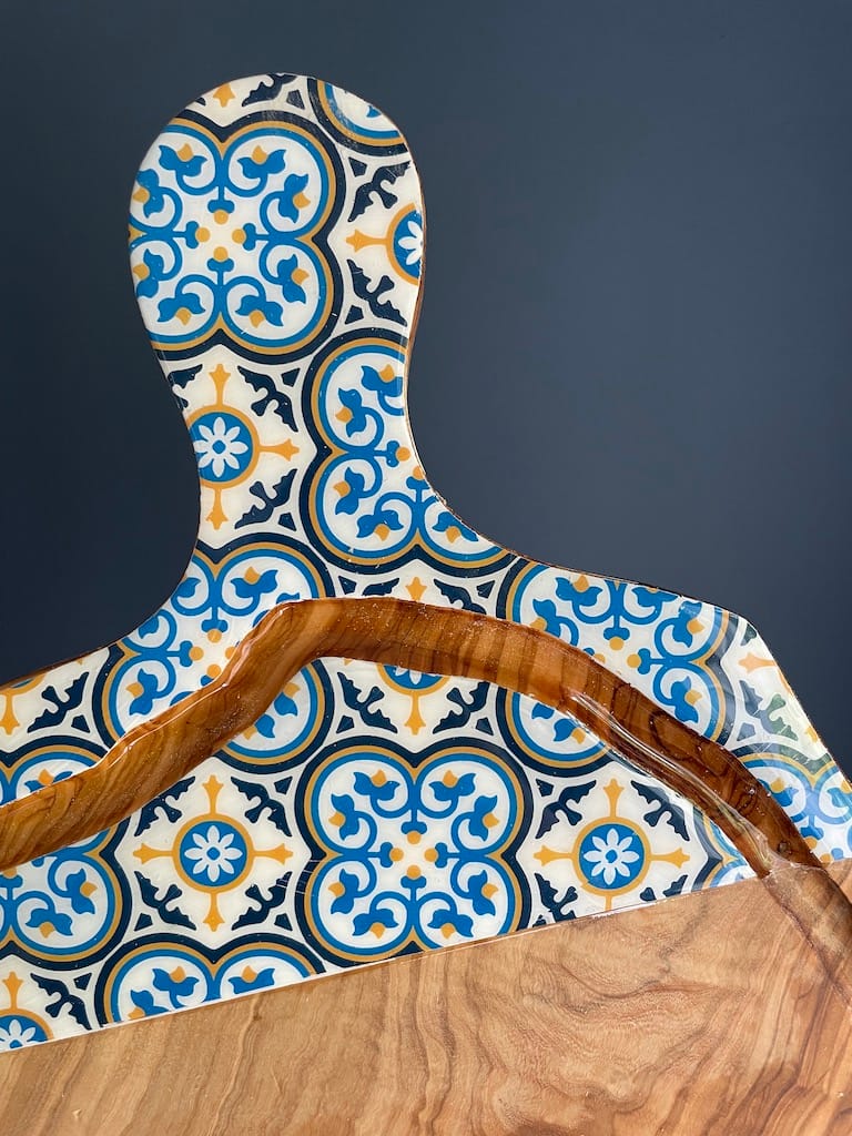 Nanna Blue painted-effect olive wood board with jus groove - Mediterranean home decor by Bonnymia