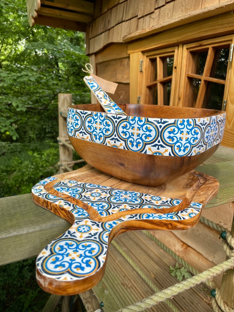 Nanna Blue painted-effect olive wood board with jus groove - Mediterranean home decor by Bonnymia