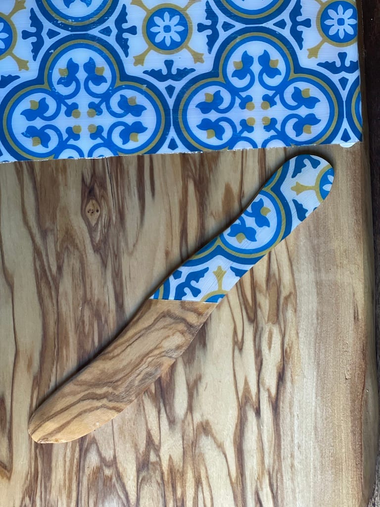 Nanna Blue painted-effect olive wood cheese knife - Mediterranean home decor by Bonnymia