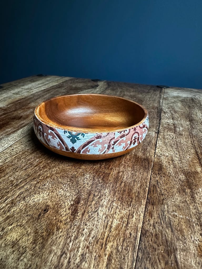Pink tile-effect monkey pod salad bowl - Mediterranean home decor by Bonnymia
