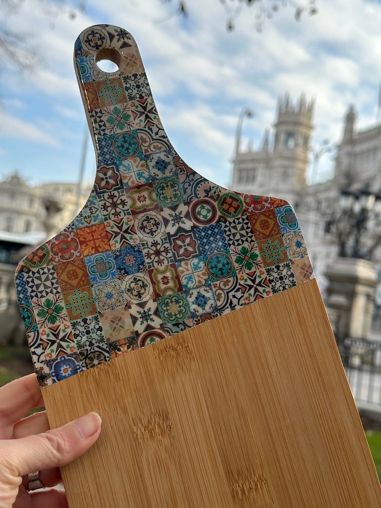 New Mix tile painted-effect bamboo thick paddle charcuterie board - Mediterranean home decor by Bonnymia
