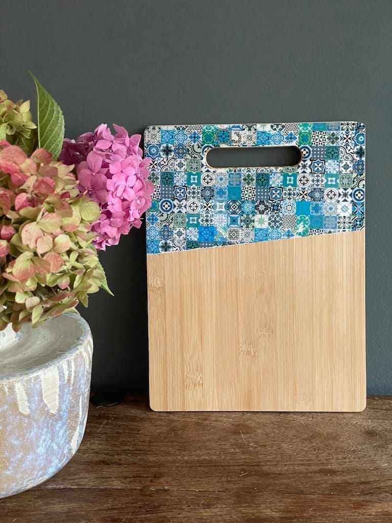 All Blue painted-effect bamboo board - Mediterranean home decor by Bonnymia