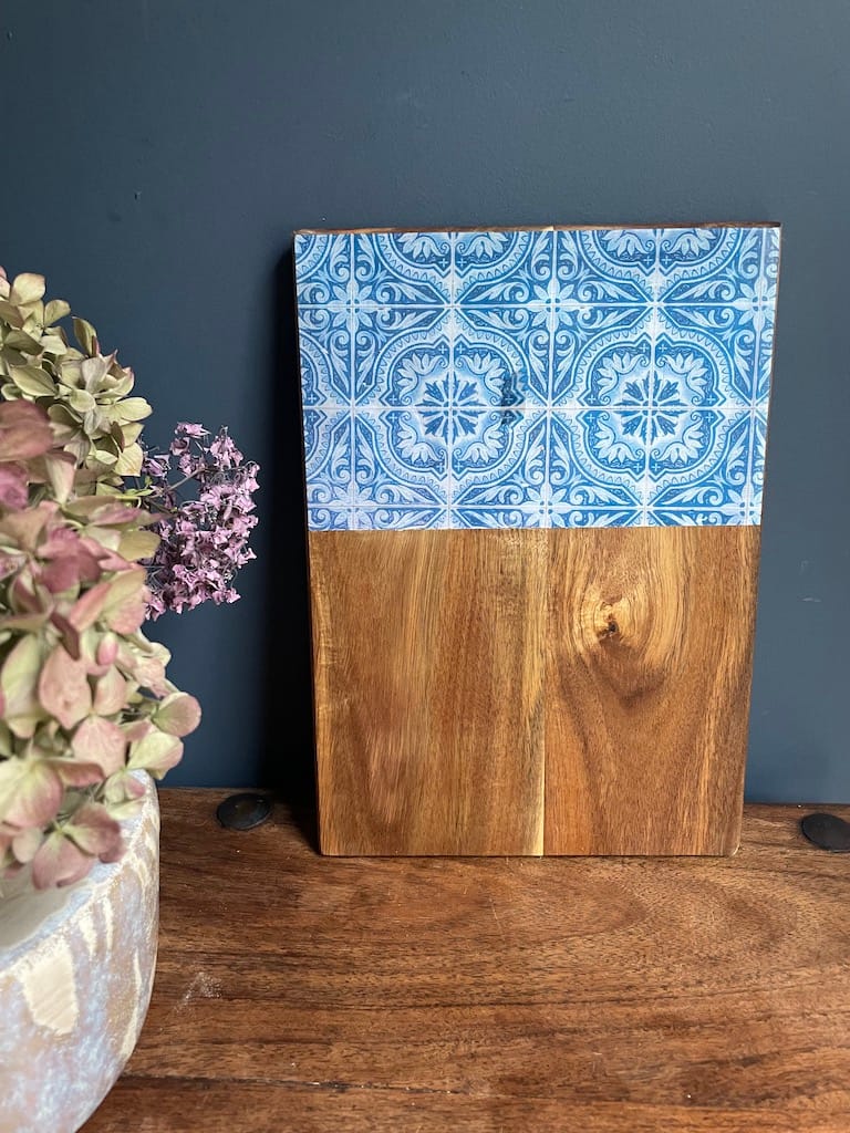 Muted Blue painted-effect Oak Wood Charcuterie Board - Mediterranean home decor by Bonnymia
