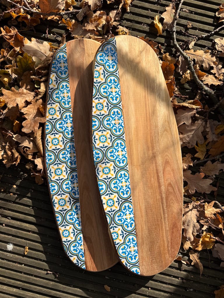 Nanna Blue tile painted-effect acacia wood charcuterie board - Mediterranean home decor by Bonnymia