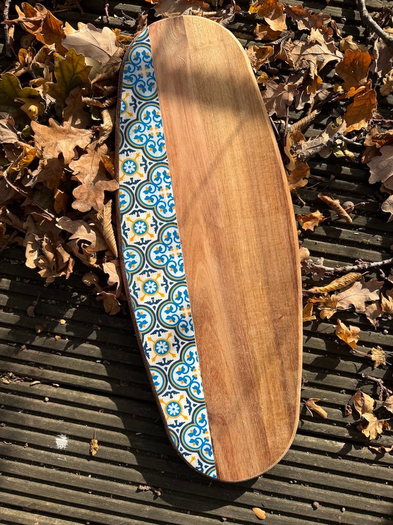 Nanna Blue tile painted-effect acacia wood charcuterie board - Mediterranean home decor by Bonnymia
