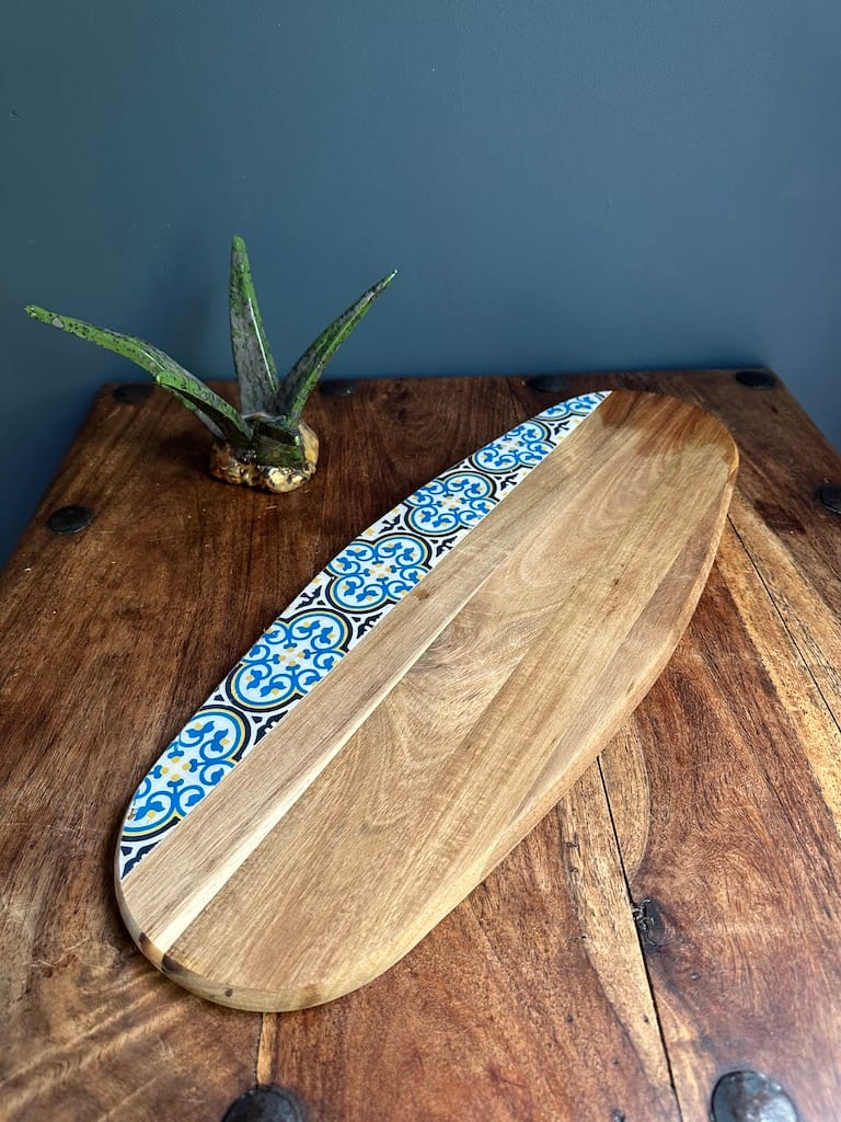 Nanna Blue tile painted-effect acacia wood charcuterie board - Mediterranean home decor by Bonnymia