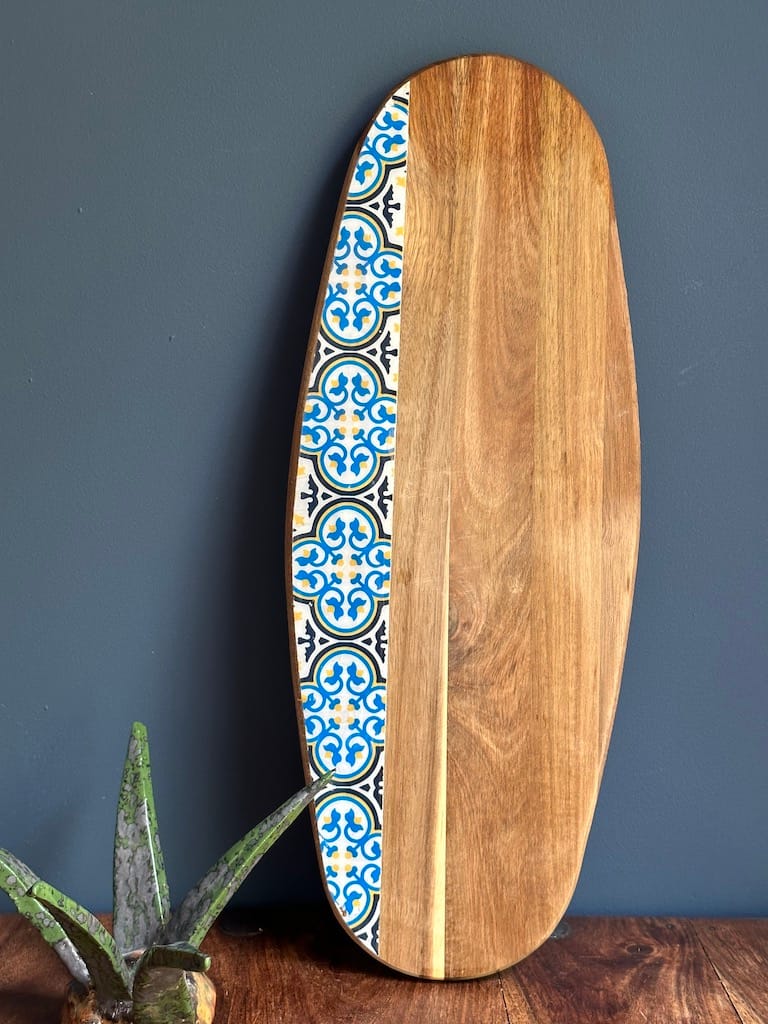 Nanna Blue tile painted-effect acacia wood charcuterie board - Mediterranean home decor by Bonnymia