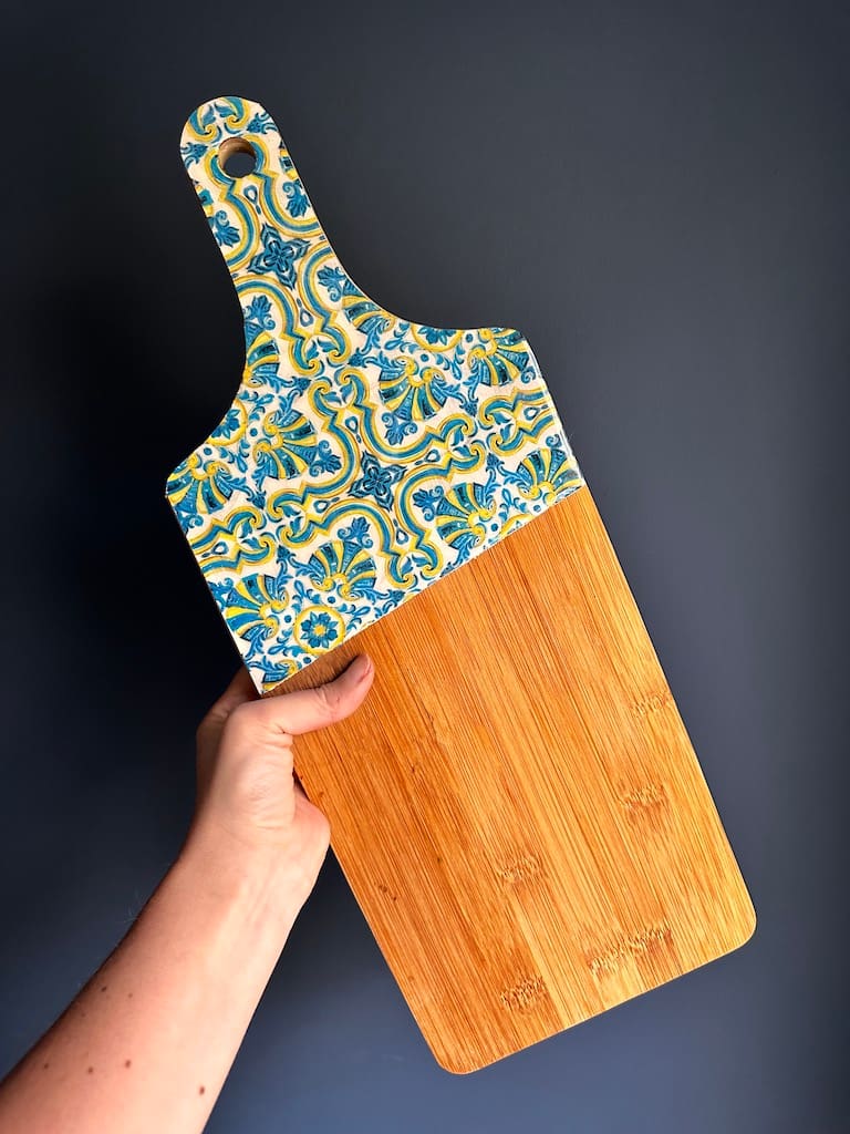 Shell tile painted-effect bamboo thick paddle charcuterie board - Mediterranean home decor by Bonnymia