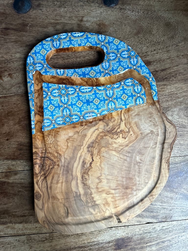 Leaf Cross tile-effect olive wood charcuterie board - Mediterranean home decor by Bonnymia