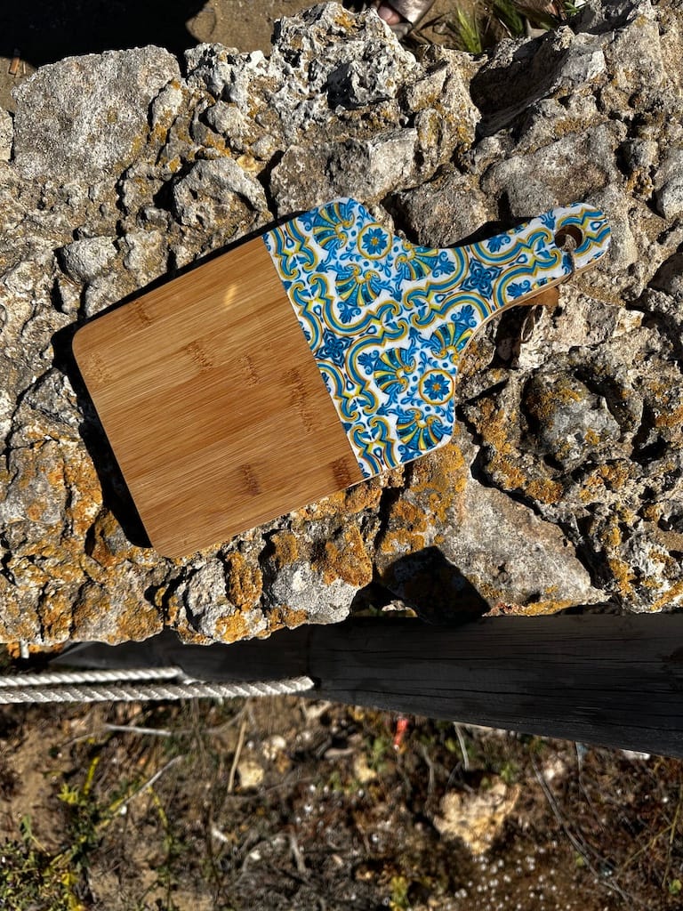 Shell tile painted-effect bamboo charcuterie board - Mediterranean home decor by Bonnymia