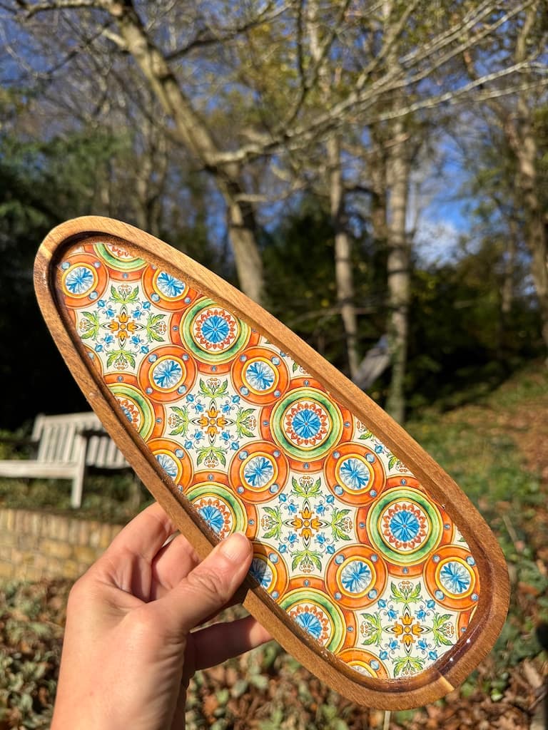 Orange and Green Love Hearts pattern charcuterie droplet tray, resin and acacia wood - Mediterranean home decor by Bonnymia