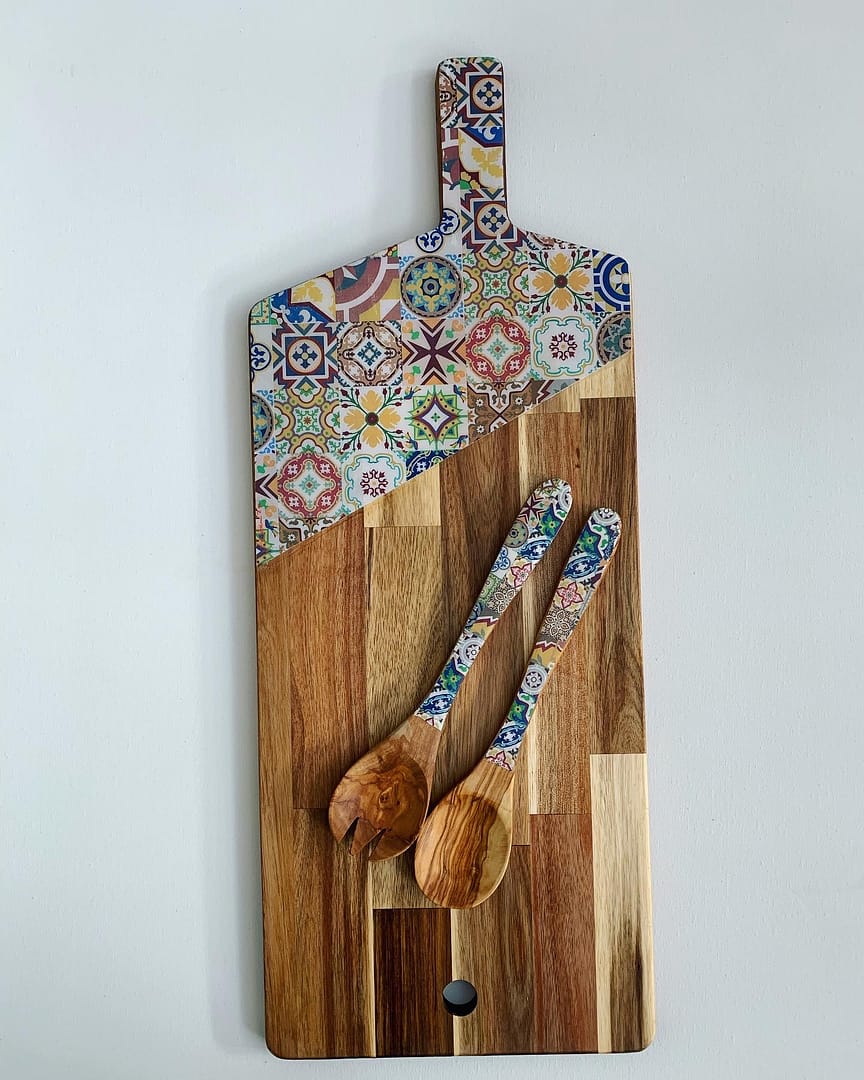 Mix Tile painted-effect acacia wood board - Mediterranean home decor by Bonnymia