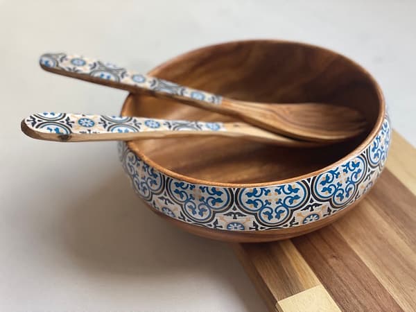 Blue Nanna Painted Effect Tile Gift Set Wood Bowl 26x8 cm, Olive Wood Utensils 30cm and Acacia board - Image 2