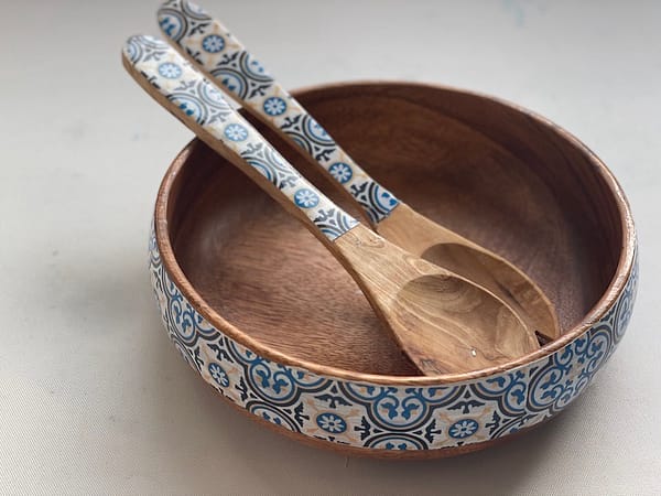 Blue Nanna Painted Effect Tile Gift Set Wood Bowl 26x8 cm, Olive Wood Utensils 30cm and Acacia board - Image 3