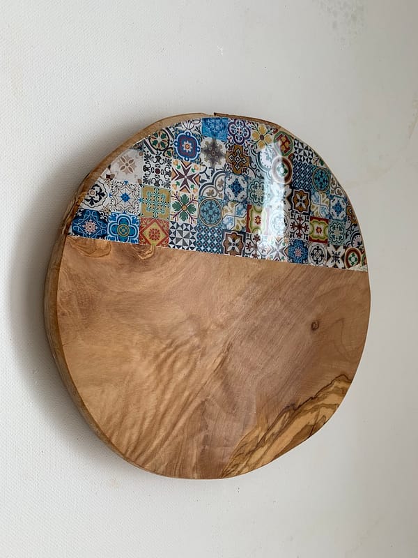 Wave Painted wave Charcuterie Round Olive Wood Board 21x21 cm - Image 2