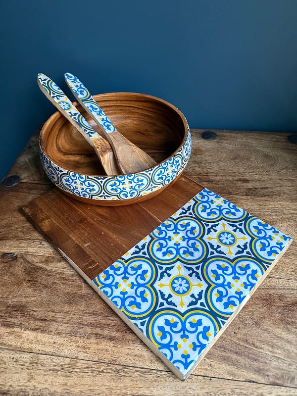 Blue Nanna Painted Effect Tile Gift Set Wood Bowl 26x8 cm, Olive Wood Utensils 30cm and Acacia board