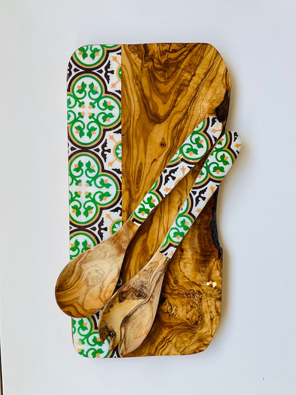 Rustic Red and Green Nanna tile Painted Effect Olive Wood Charcuterie Board 40cm (Approx) - Image 3